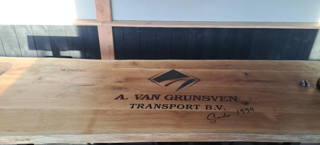 Horeca tafel met ingegoten logo
