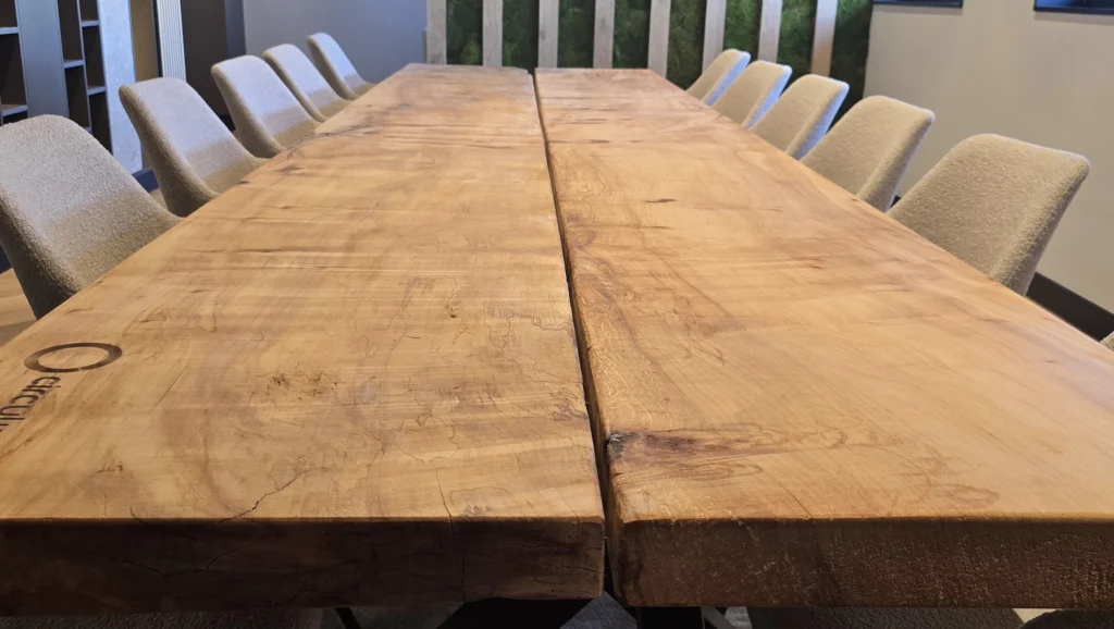 Tafel met blad suiker esdoorn